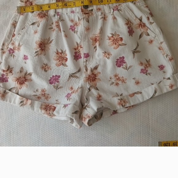 American Eagle Outfitters High Waist Cream and Pink Floral Shorts - Picture 3 of 6